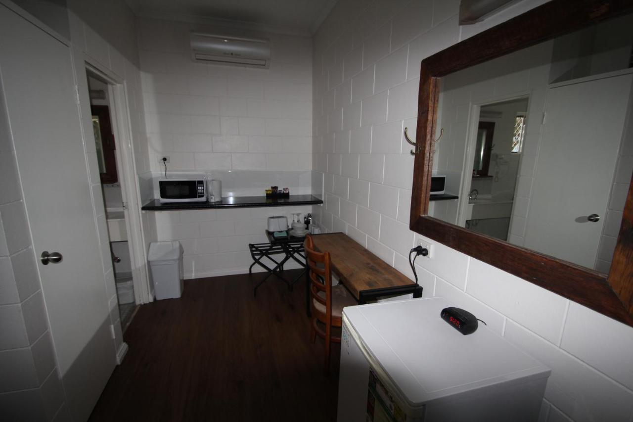 Colonial Rose Motel Townsville Bagian luar foto