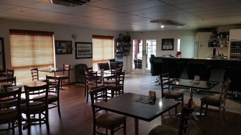 Colonial Rose Motel Townsville Bagian luar foto