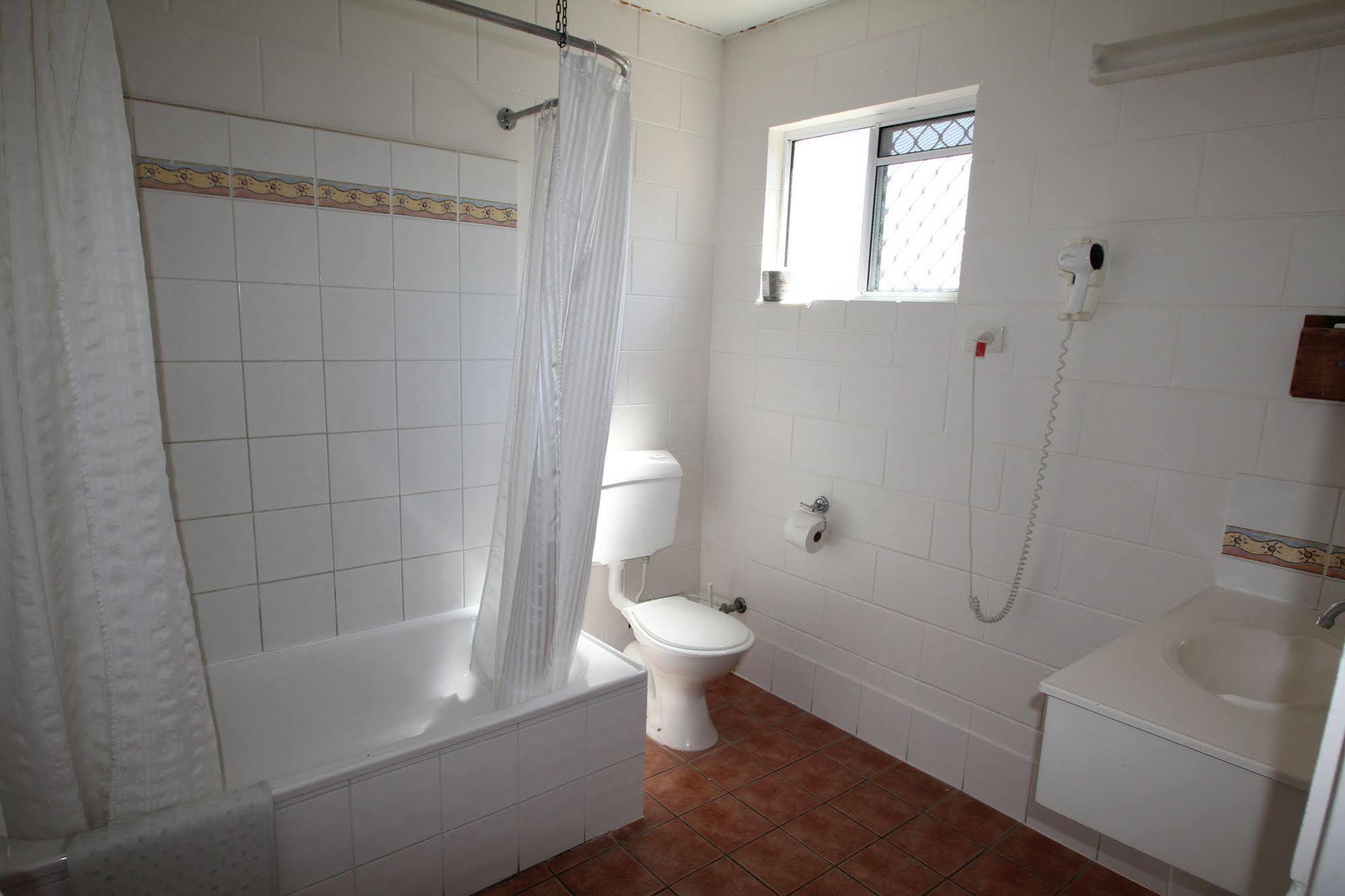 Colonial Rose Motel Townsville Bagian luar foto